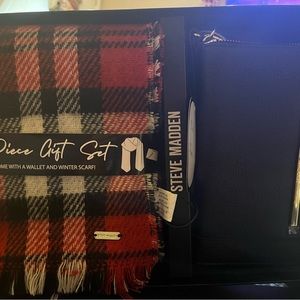 NWT BEAUTIFUL Steve Madden wallet and scarf set